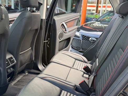 Used 2023 Land Rover Discovery Sport SE R-Dynamic image 19