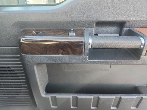 Used 2016 Ford F250 Platinum w/ FX4 Off-Road Package image 35