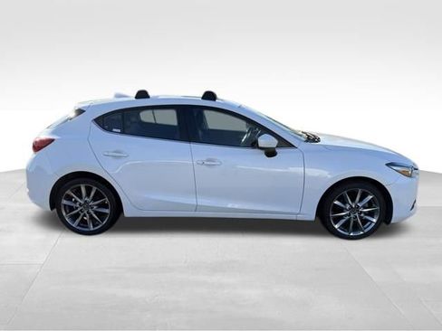 Used 2018 MAZDA MAZDA3 Touring image 11