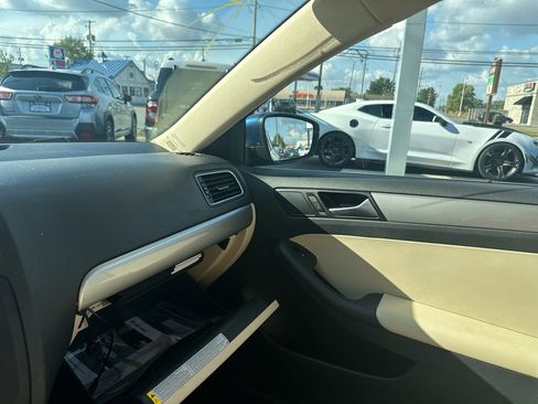 Used 2017 Volkswagen Jetta SE image 50