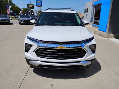 Used 2024 Chevrolet TrailBlazer LT w/ LT Cold Weather Package AWD/4WD image 14