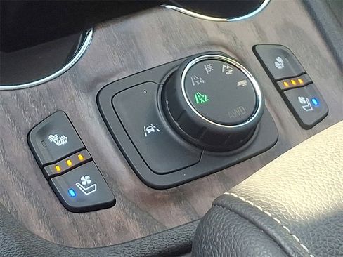 Used 2022 GMC Acadia Denali w/ Denali Ultimate Package image 26