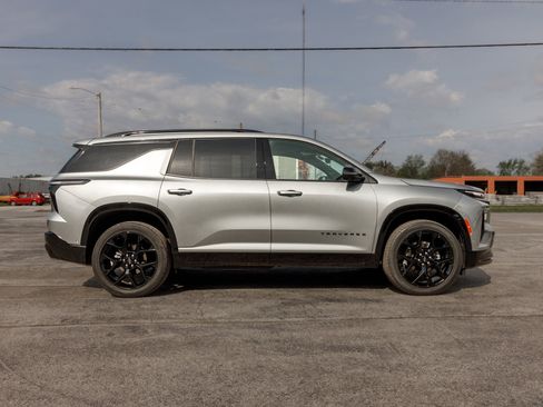 Used 2025 Chevrolet Traverse RS AWD/4WD image 7
