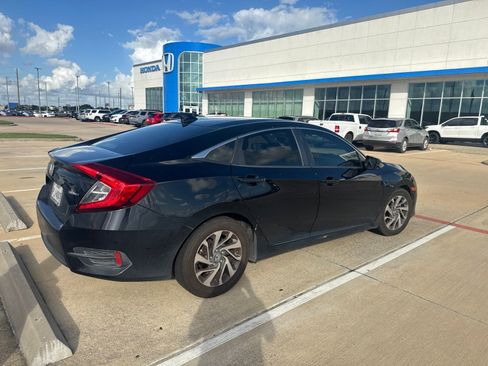 Used 2018 Honda Civic EX image 4