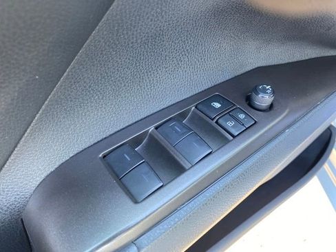 Used 2023 Toyota Camry SE image 17