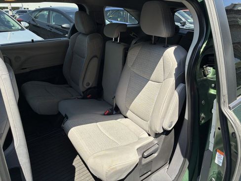 Used 2023 Toyota Sienna LE AWD/4WD image 16