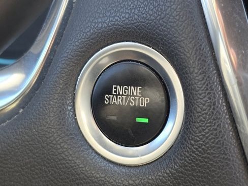 Used 2023 Chevrolet Traverse LT image 22