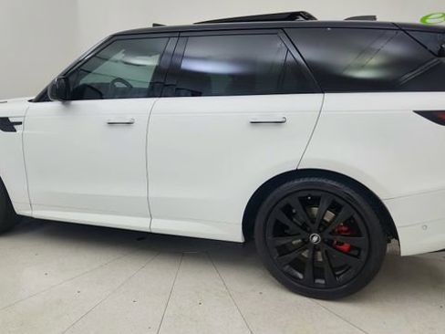 Used 2024 Land Rover Range Rover Sport Dynamic SE AWD/4WD image 3