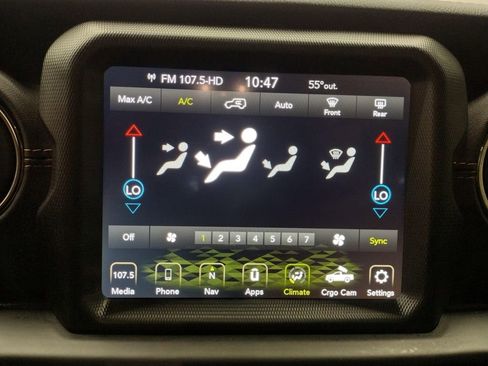 Used 2020 Jeep Wrangler Unlimited Sahara image 39