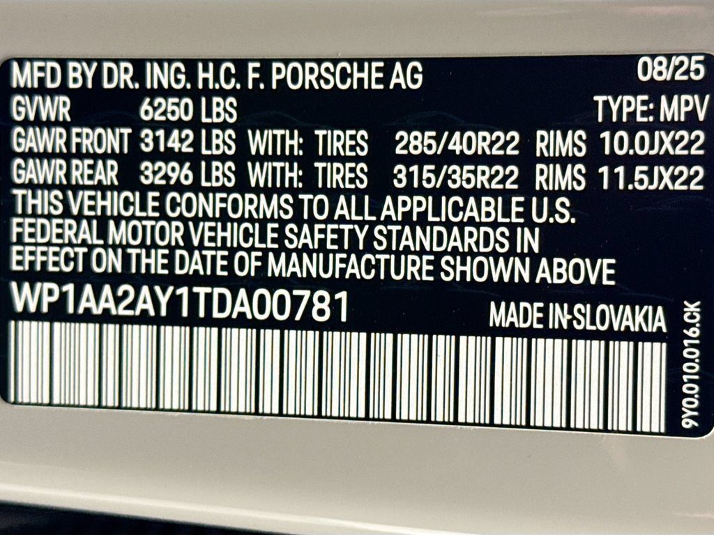 Used 2026 Porsche Cayenne AWD/4WD image 36