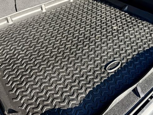 Used 2018 Jeep Wrangler Unlimited Rubicon w/ Steel Bumper Group image 13