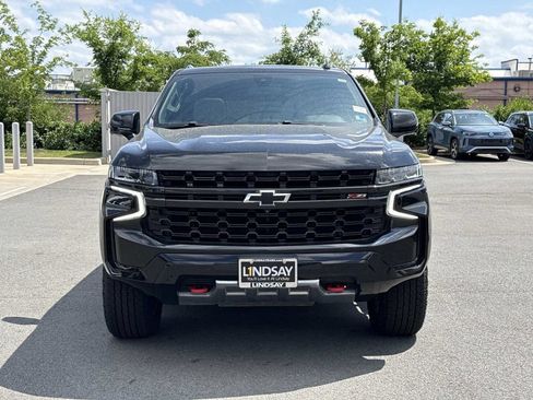 Used 2022 Chevrolet Tahoe Z71 w/ Luxury Package AWD/4WD image 7