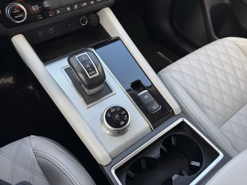 Used 2023 Mitsubishi Outlander SE image 29