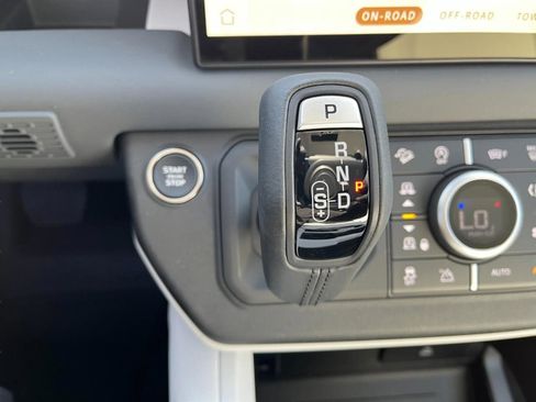 Certified 2025 Land Rover Defender 110 X-Dynamic SE image 27