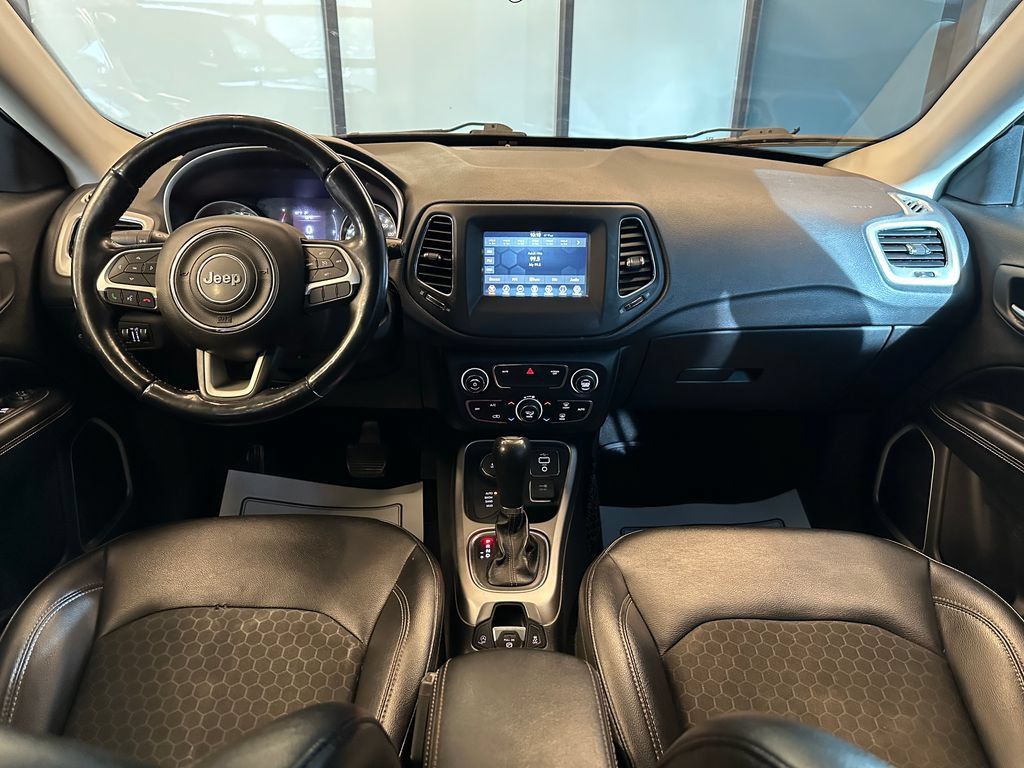 Used 2020 Jeep Compass Latitude w/ Cold Weather Group AWD/4WD image 9