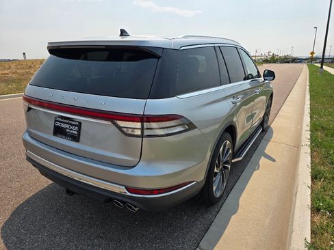 Used 2022 Lincoln Aviator Reserve w/ Equipment Group 201A AWD/4WD image 6