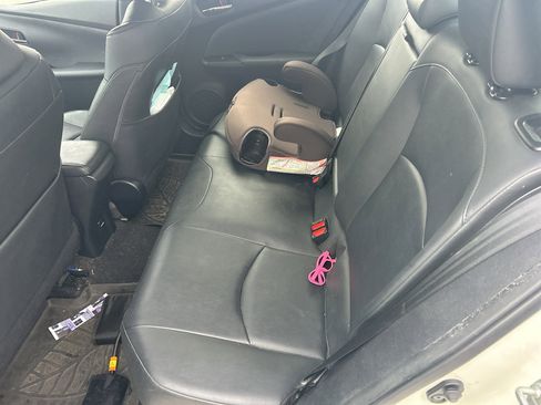 Used 2016 Toyota Prius Four w/ Advanced Technology Package FWD image 9