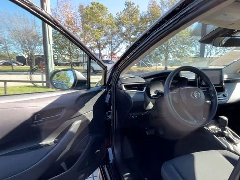 Used 2023 Toyota Corolla LE image 34