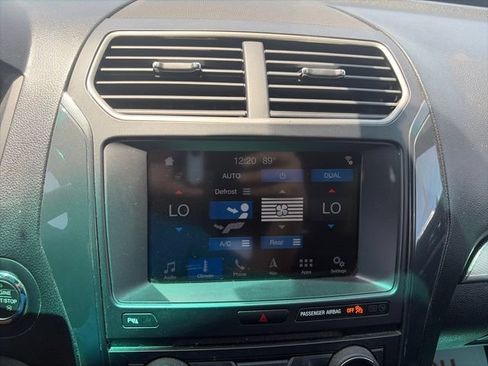 Used 2018 Ford Explorer XLT w/ Equipment Group 202A FWD image 18