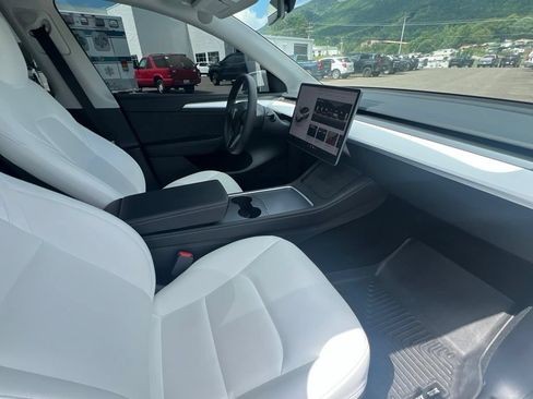Used 2023 Tesla Model Y Long Range AWD/4WD image 13