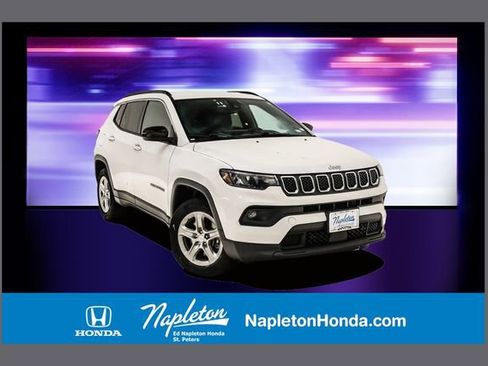 Used 2023 Jeep Compass Latitude image 1