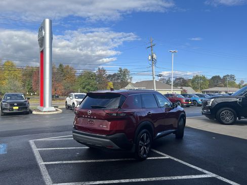 Used 2021 Nissan Rogue SL image 11