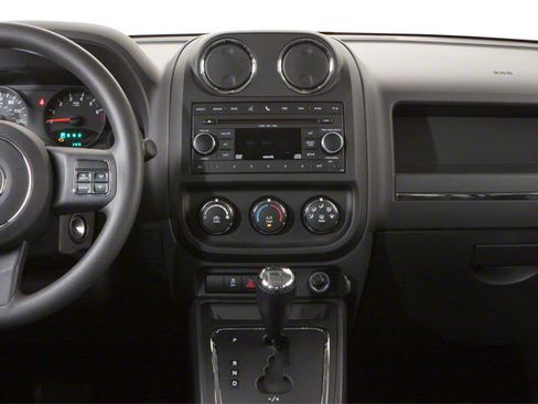 Used 2010 Jeep Patriot Latitude FWD image 23