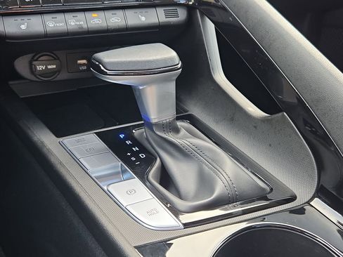 Used 2025 Hyundai Elantra SEL FWD image 28