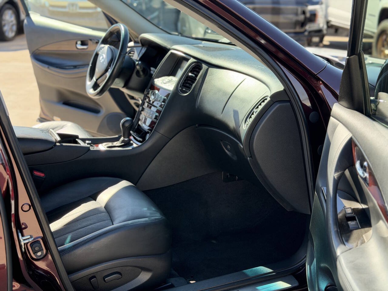 Used 2017 INFINITI QX50 AWD w/ Deluxe Touring Package image 19