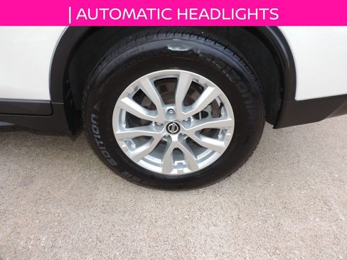Used 2019 Nissan Rogue SV FWD image 11