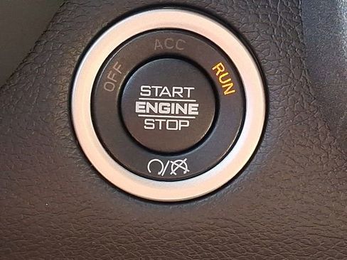 Used 2024 RAM 2500 Tradesman w/ Chrome Appearance Group image 18