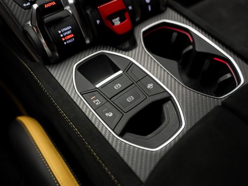 Used 2024 Lamborghini Urus Performante AWD/4WD image 56