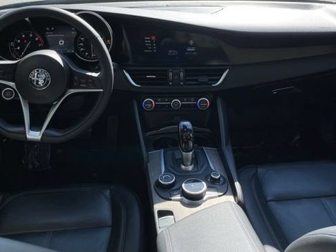 Used 2019 Alfa Romeo Giulia Ti AWD/4WD image 15