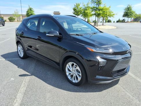 Certified 2023 Chevrolet Bolt EUV LT w/ Comfort Package FWD image 3