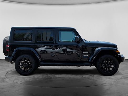 Used 2023 Jeep Wrangler Unlimited Sahara w/ Cold Weather Group AWD/4WD image 8