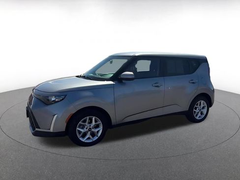 Used 2025 Kia Soul LX w/ LX Technology Package FWD image 7