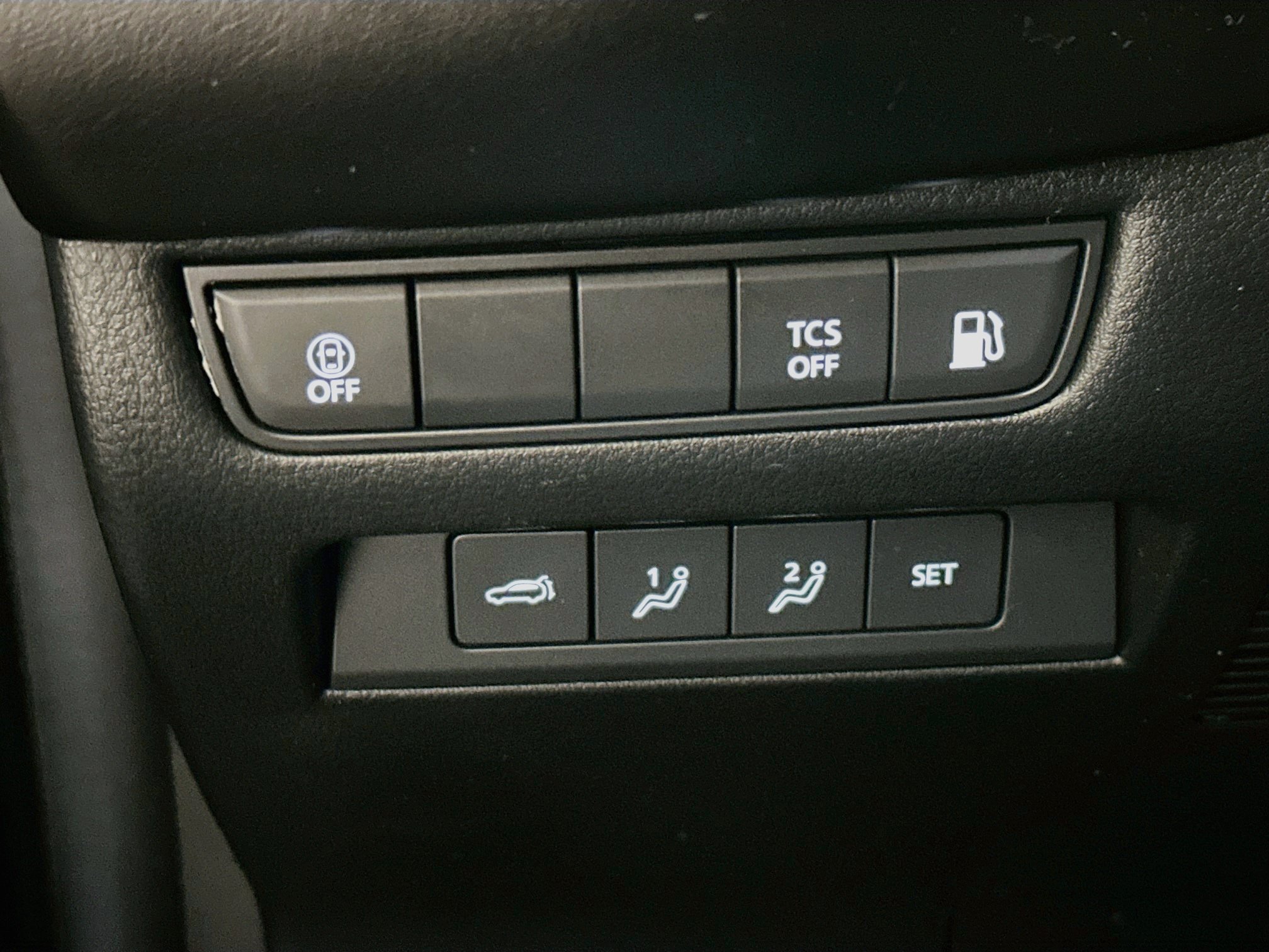 Used 2025 MAZDA CX-50 AWD 2.5 Hybrid w/ Premium Pkg image 17