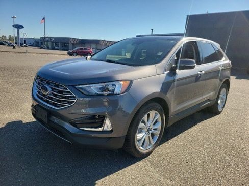 Used 2021 Ford Edge Titanium w/ Class II Trailer Tow Package AWD/4WD image 2