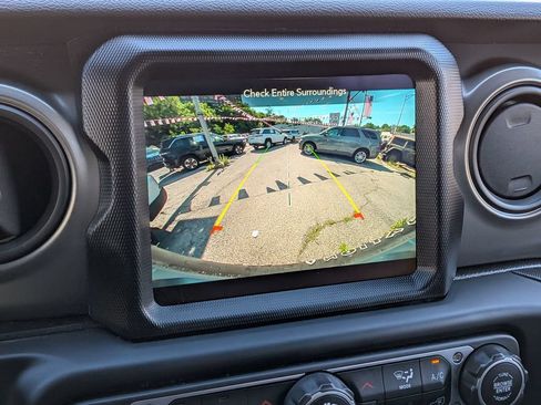 Used 2023 Jeep Wrangler Unlimited w/ Sun & Screen Package AWD/4WD image 18