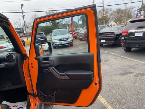 Used 2013 Jeep Wrangler Unlimited Sahara image 11