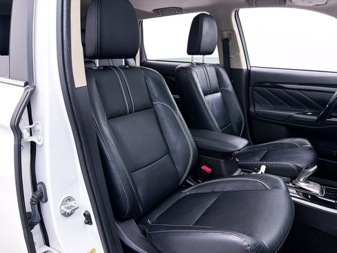 Used 2018 Mitsubishi Outlander GT image 30