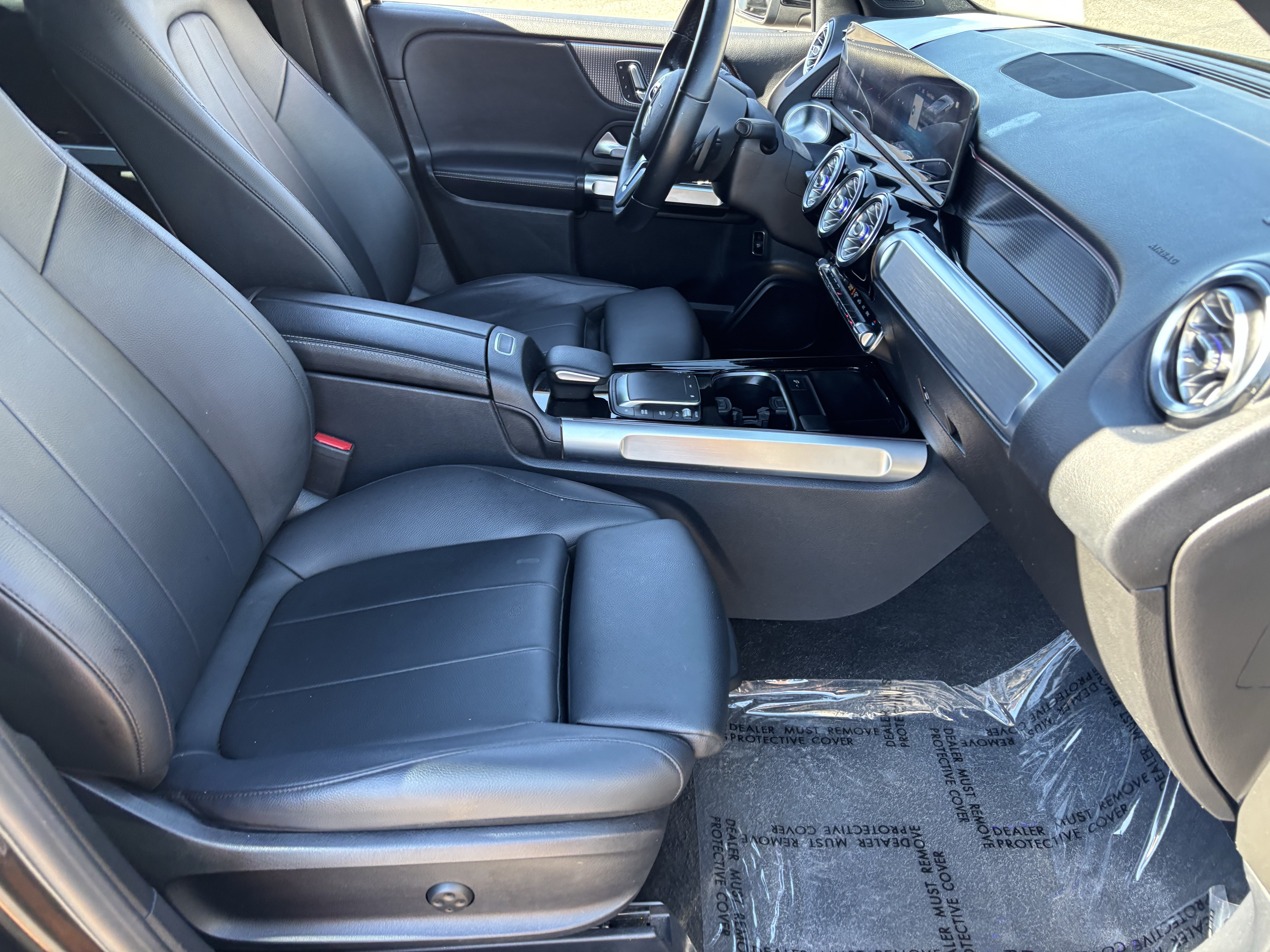Used 2021 Mercedes-Benz GLB 250 4MATIC image 9