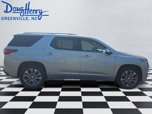 Used 2021 Chevrolet Traverse Premier FWD image 6