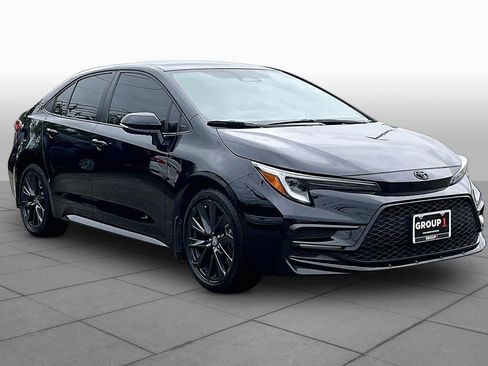 Used 2024 Toyota Corolla SE FWD image 3