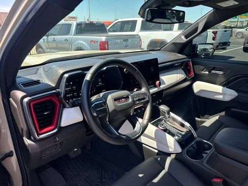 Used 2024 GMC Canyon AT4X AWD/4WD image 9