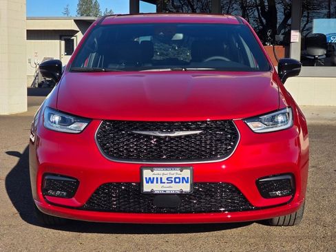 New 2026 Chrysler Pacifica Select image 6