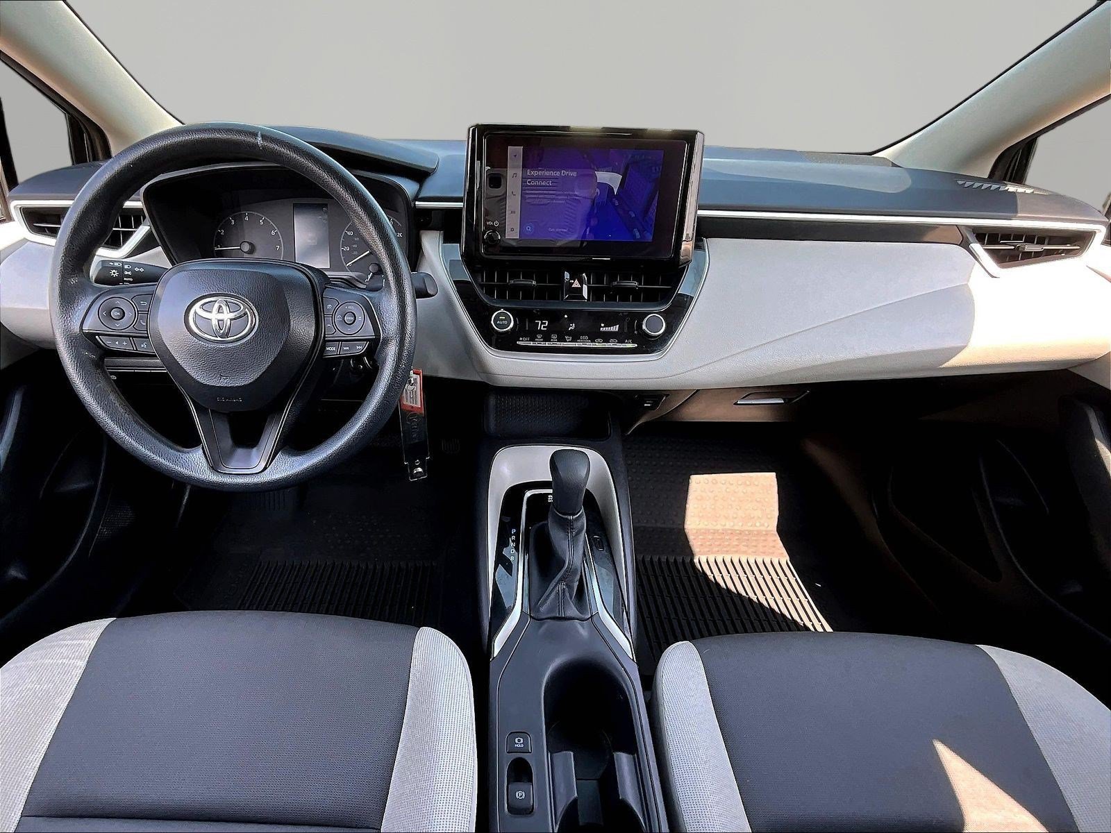 Used 2025 Toyota Corolla LE FWD image 7