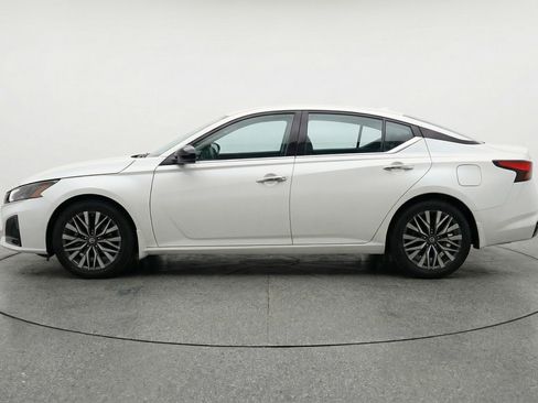 Used 2025 Nissan Altima 2.5 SV image 5