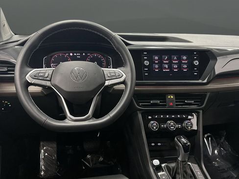 Used 2022 Volkswagen Taos SEL image 5