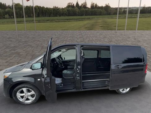Used 2018 Mercedes-Benz Metris Passenger image 20